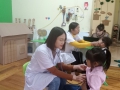 Trường Mầm non Tân Quang phối hợp với trạm Y tế xã Tân Quang khám sức khỏe cho các cháu học sinh.